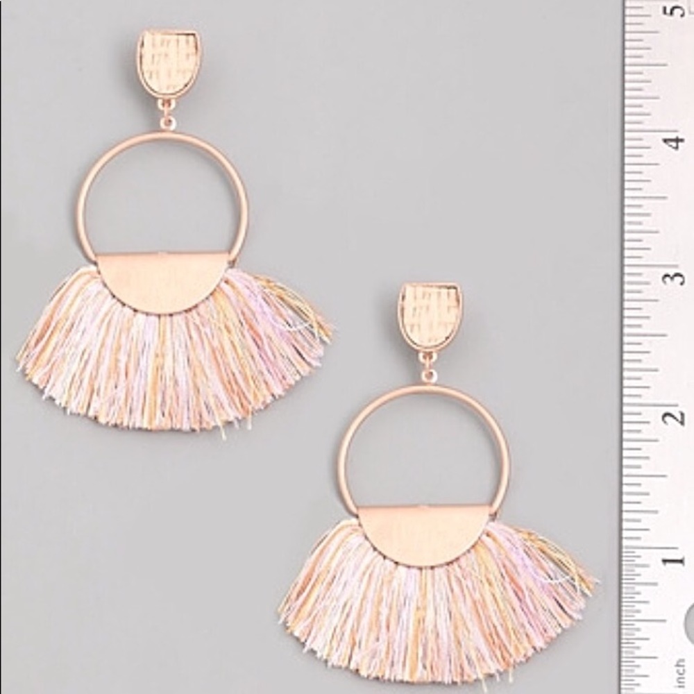 Coco | textured gray circle threaded earrings - Picture 4 of 5